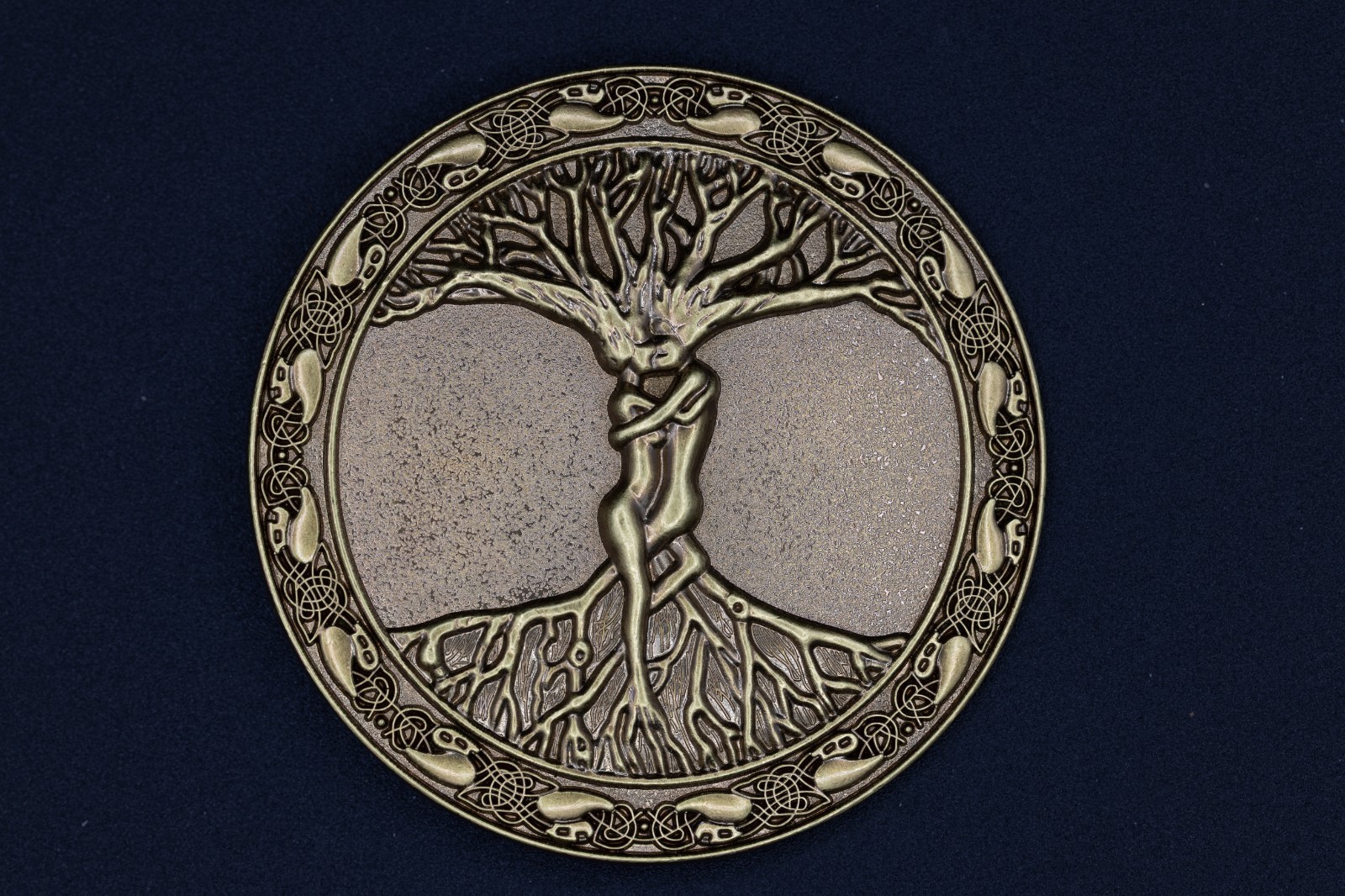Tree of Life Embracing Lovers Belt Buckle Celtic Knotwork Bronze Brass Tone Roun