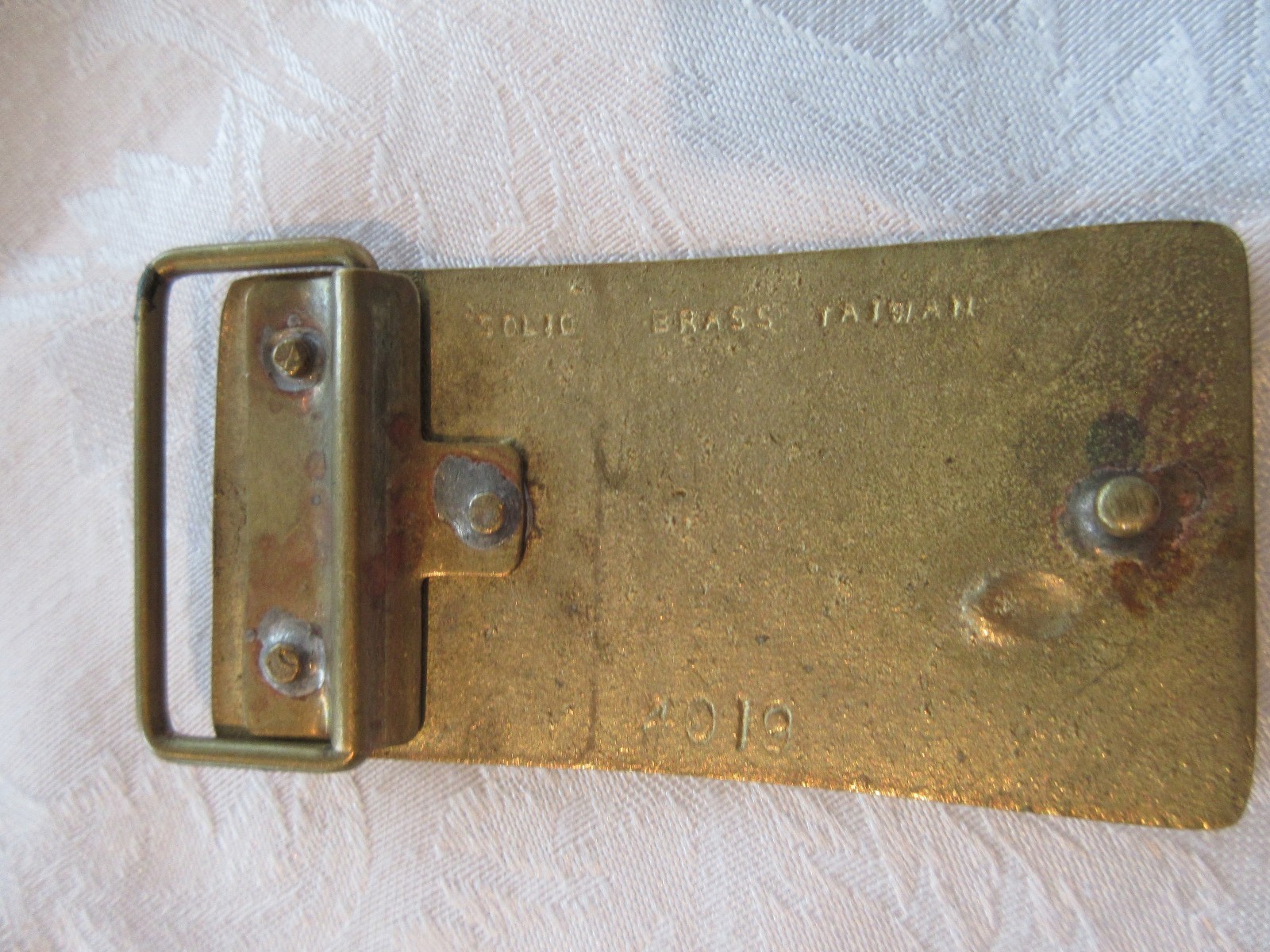 VINTAGE SOLID BRASS « MICHELOB » BELT BUCKLE MADE IN TAIWAN