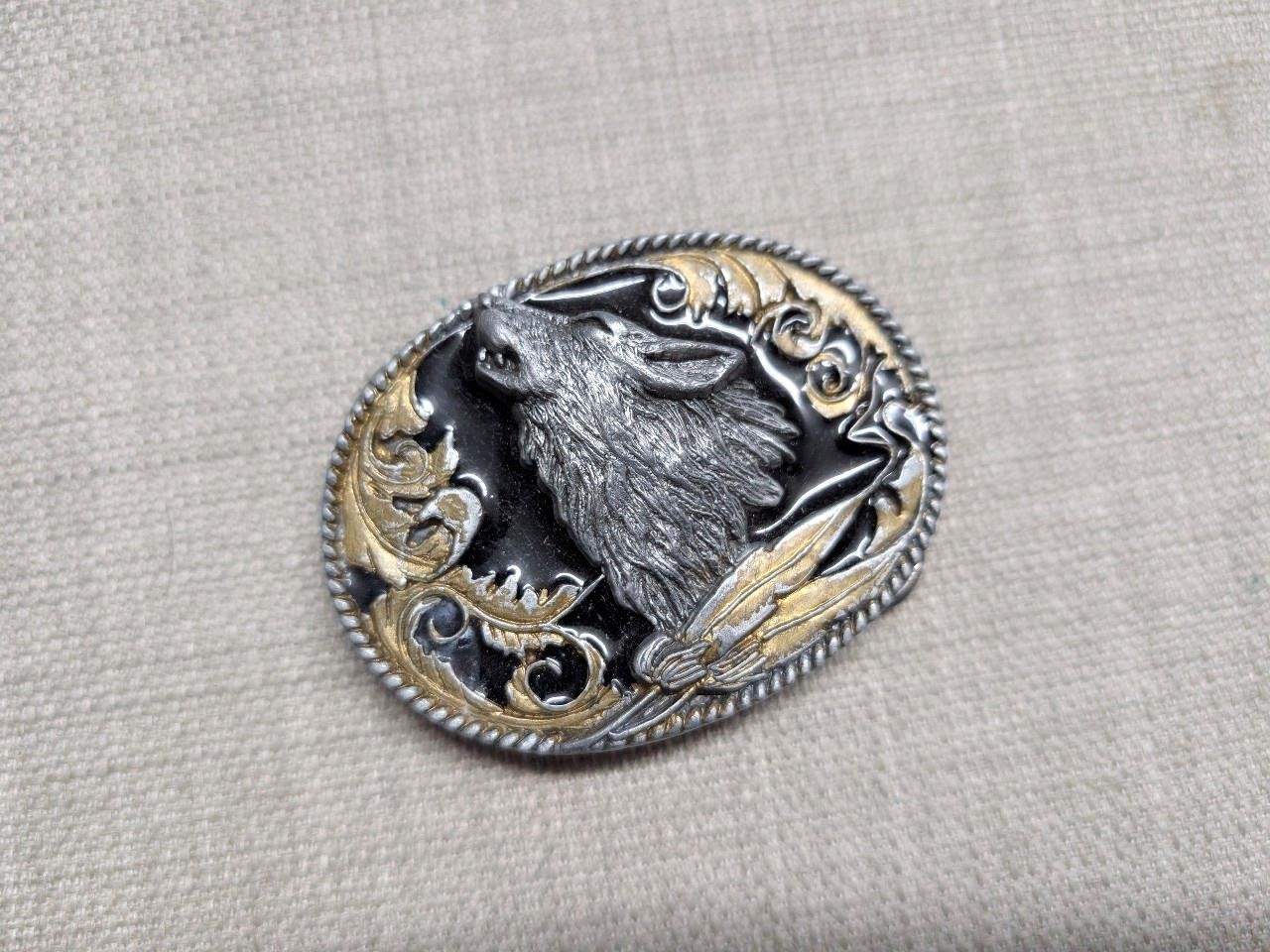 vintage WOLF belt buckle NATIVE AMERICAN INDIAN siskiyou SOUTHWESTERN engamel
