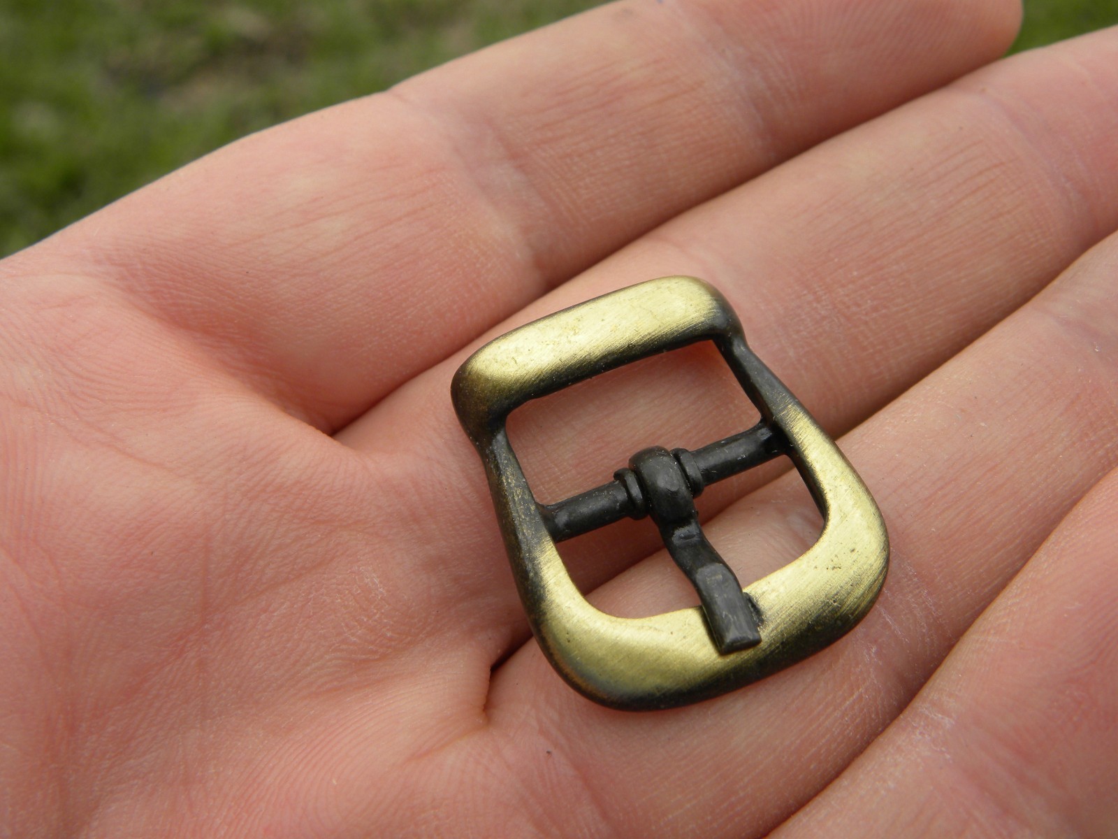 Bridle Center Bar Buckle fr 5/8 inch or 15 mm wide leather antique bronze finish