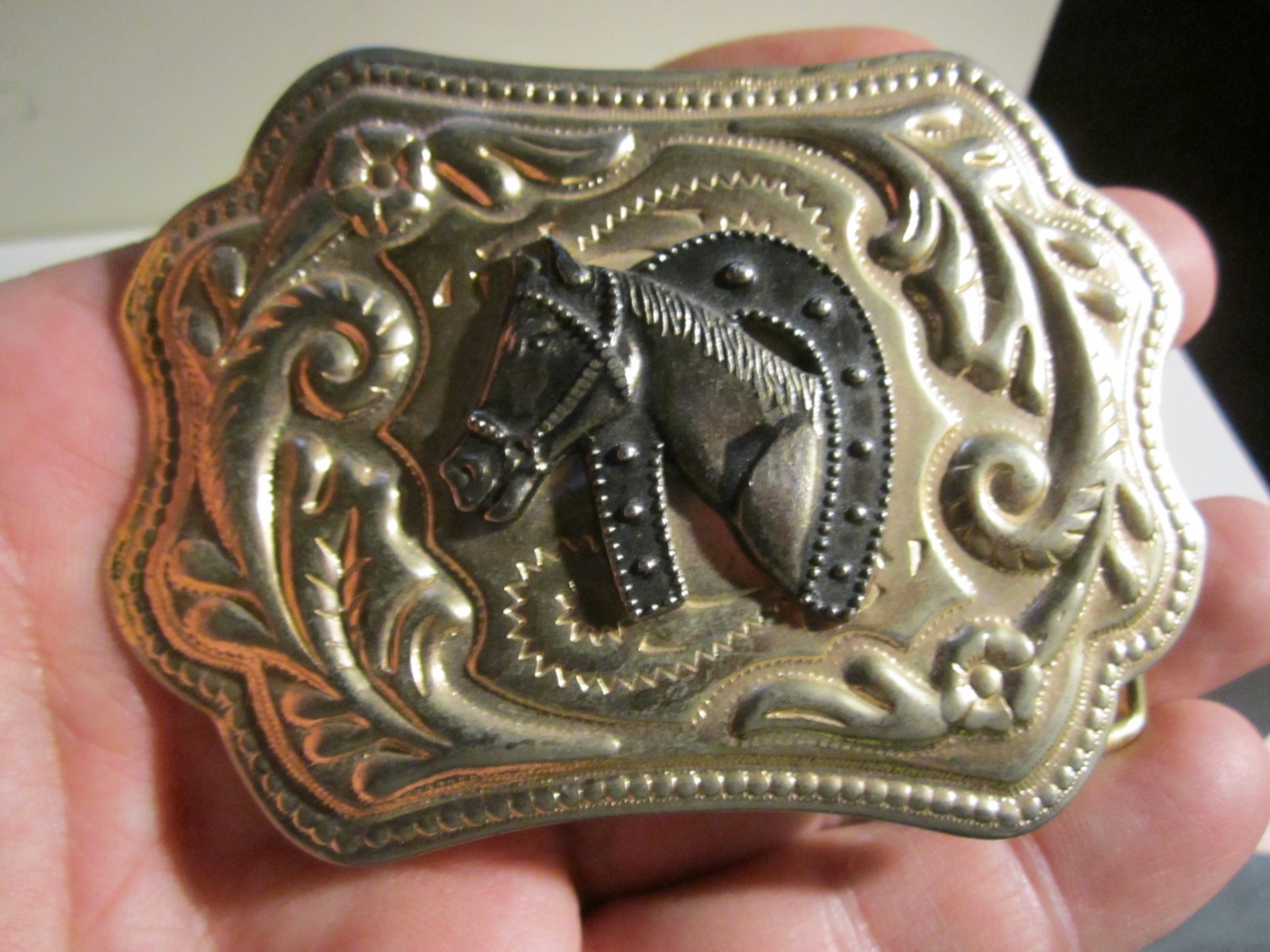 VINTAGE HORSE AND HORSE SHOE THEME BELT BUCKLE – GW-26