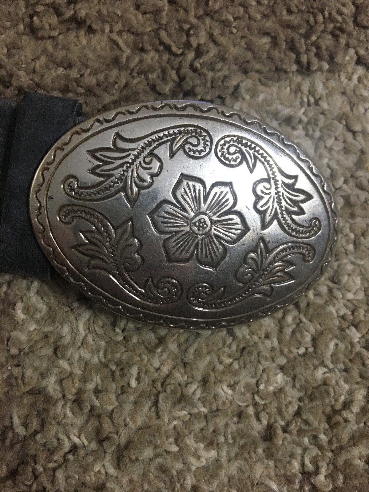 Western Cowgirl Flower Pattern Black Metal Belt Buckle On Old Belt C73