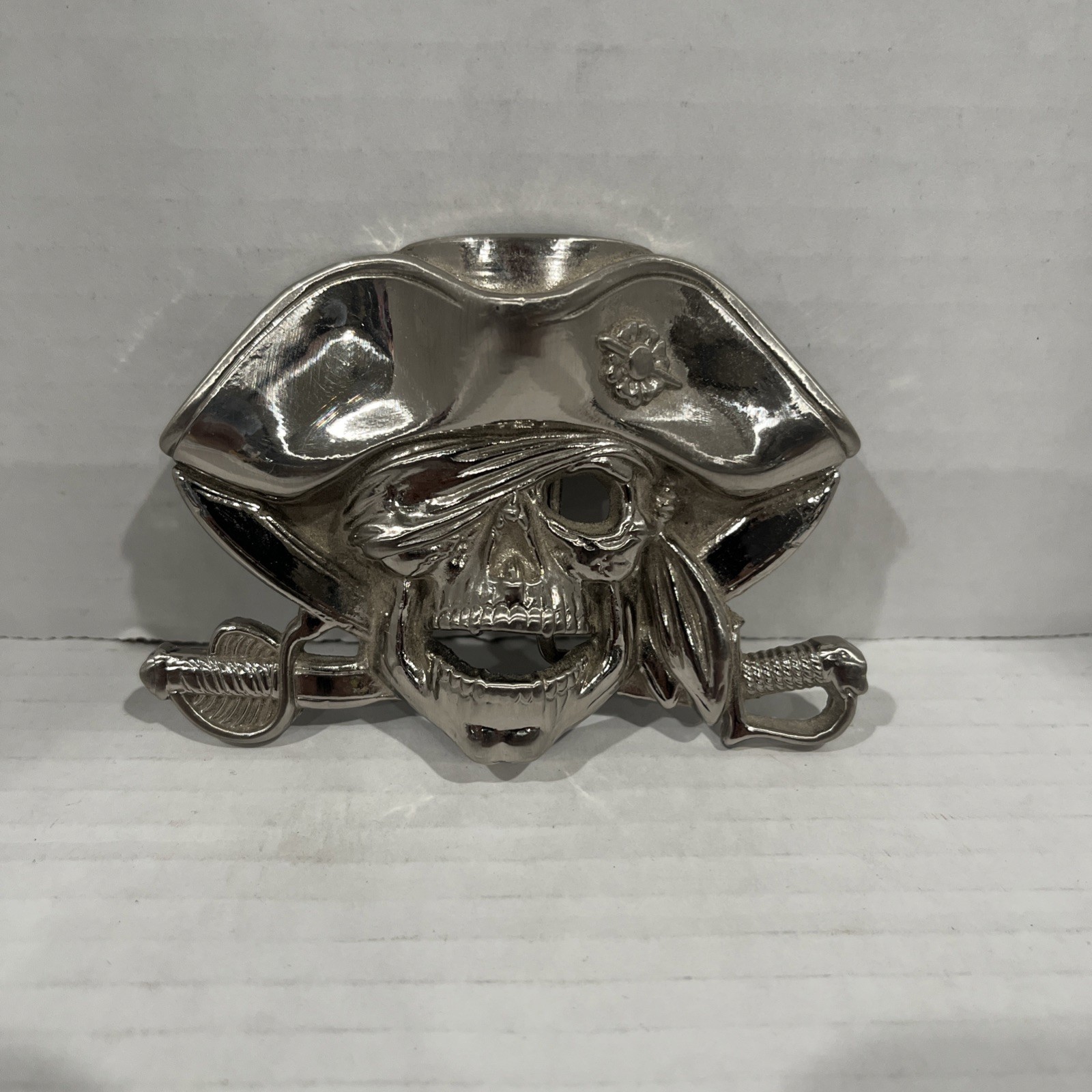 Pirate Jolly Roger Belt Buckle Solid Pewter Silver Tone Swashbuckler 4486 4&Prime;x3&Prime;