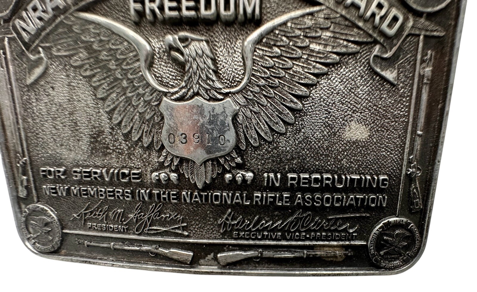 1980s NRA LEADERSHIP AWARD FOR SERVICE IN RECRUITING SILVER METAL BELT BUCKLE