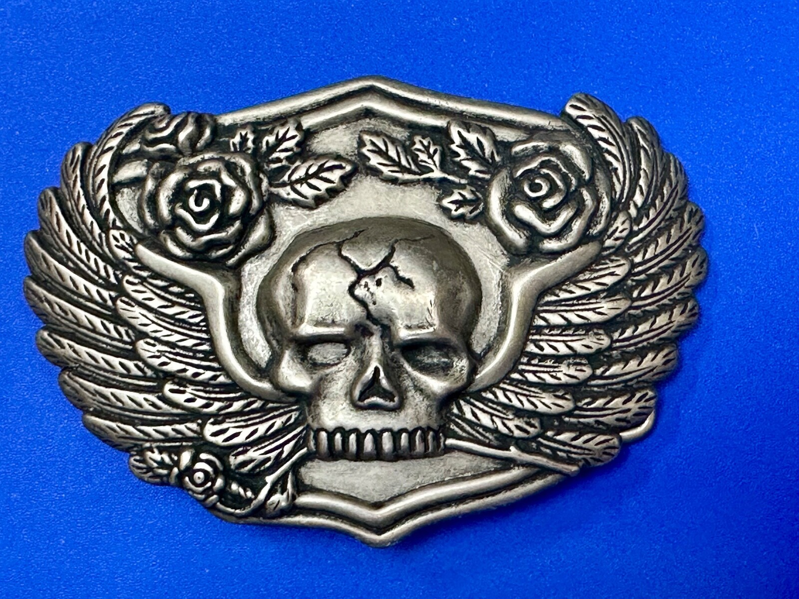 Dimensional Skull Head With Wings And Flowers – Raised Belt Buckle