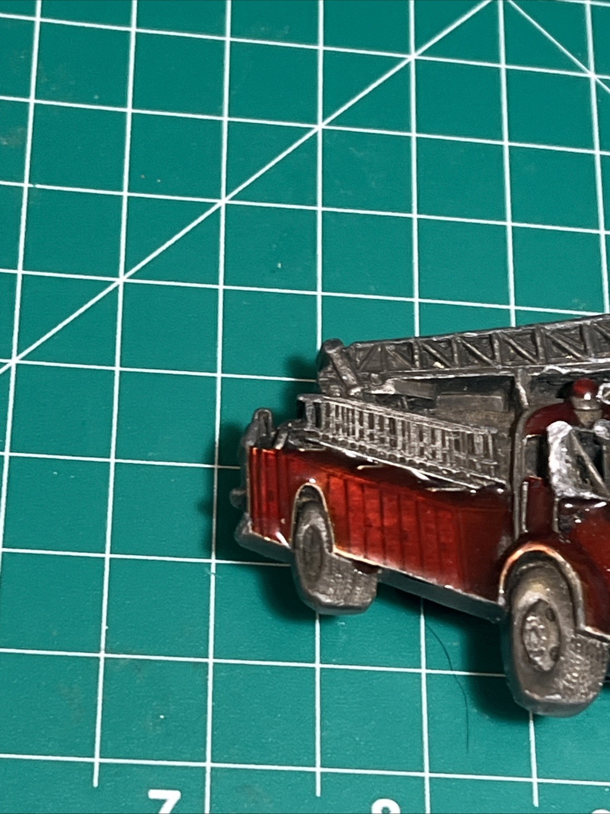 RED FIRE LADDER TRUCK SHAPED CUTOUT BELT BUCKLE BERGAMOT BRASS WORKS USA 1978