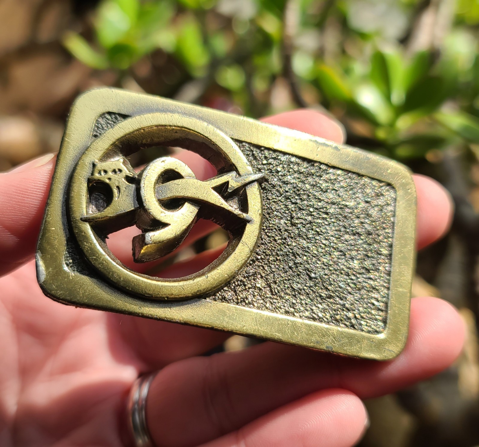 VTG 1983 UNION Carbide Co BELT BUCKLE – 3D Cutout Cat #9 Logo USA Bolt