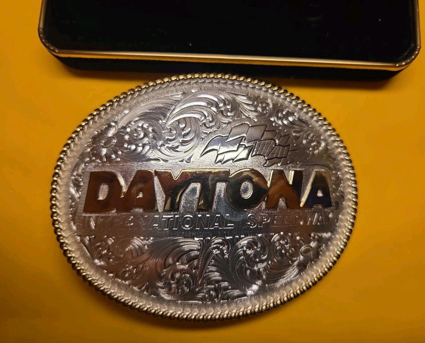 Daytona Speedway – Silver & Gold – Belt Buckle for 1-1/2&Prime; Wide Belt – NASCAR