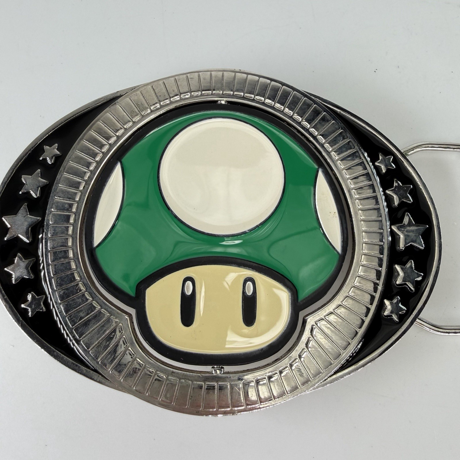 Nintendo Super Mario Brothers Spinning Mushroom Buckle Red/Green Reversible 2011