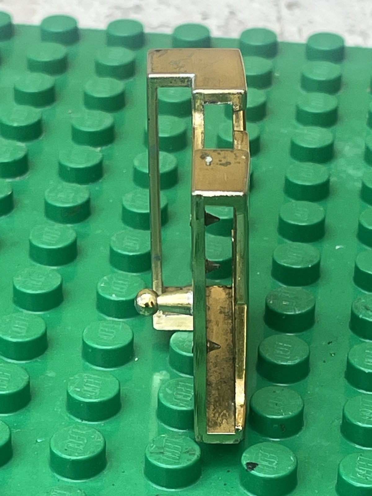 Louis Vuitton LV Iconic Gold Belt Buckle Unisex Shown