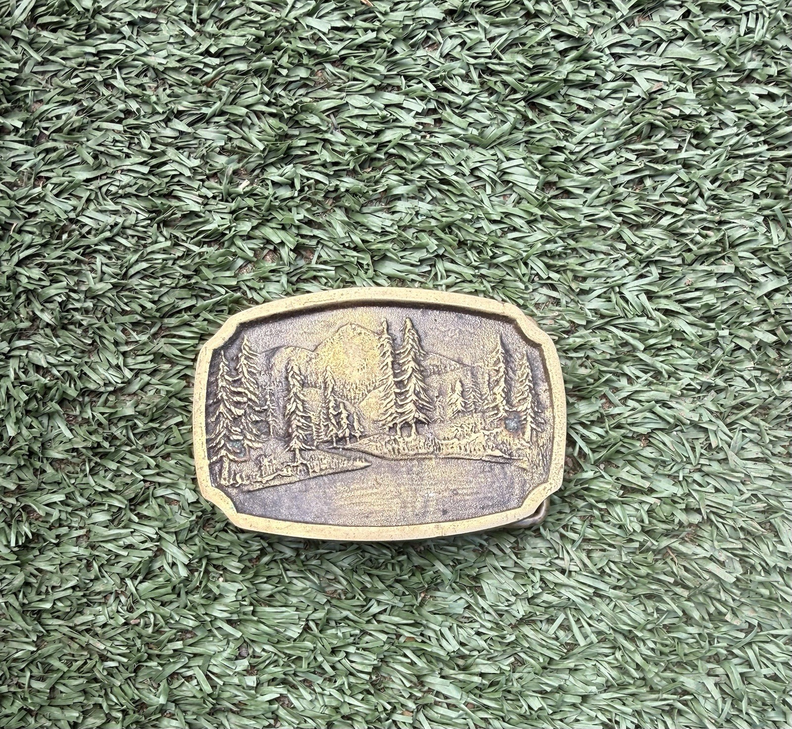 Solid Brass Men&rsquo;s Scenic Landscape Belt Buckle Engraved Antique, 1.5 in