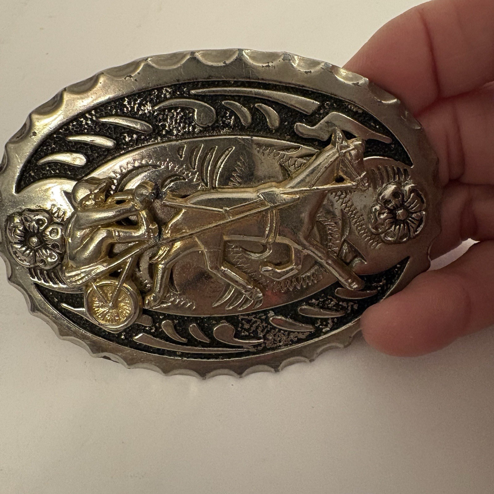 Race Horse Buckle,silver Plated Flower & Gold plated Moving Horse Rider
