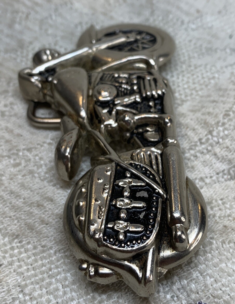 4&Prime; wide Figural Motorcycle W/ Saddle bag Silver color bikers belt buckle