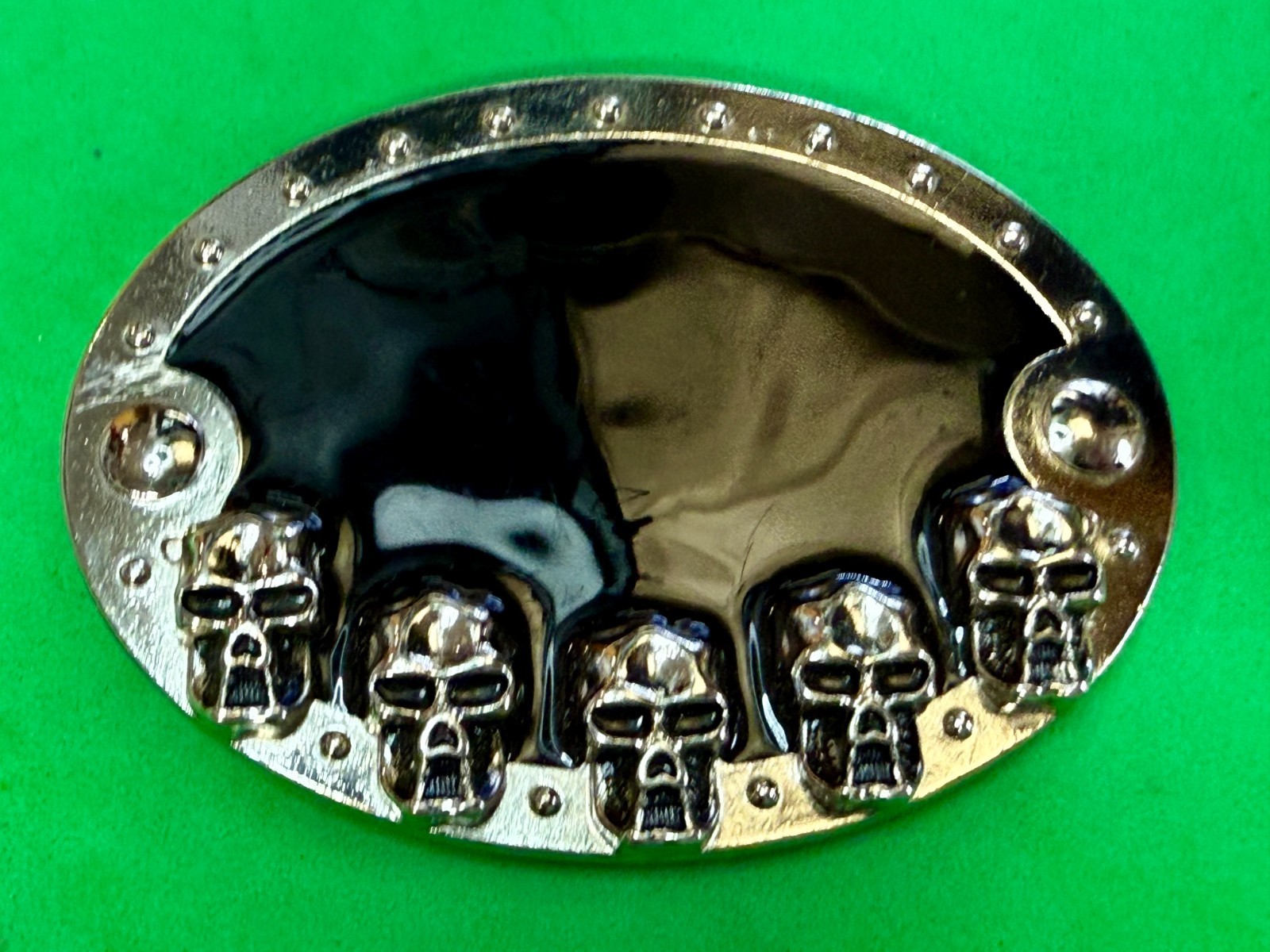 Creepy Five Skull&rsquo;s Head Black Enameled Halloween Gothic Punk Biker Belt Buckle