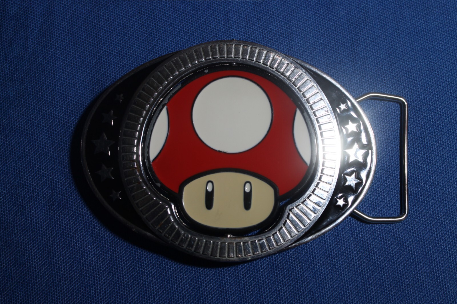 Nintendo 2013 Super Mario Reversible Mushroom Belt Buckle Green Red Enamel