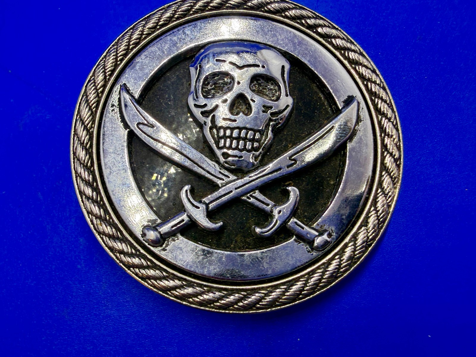 Skull and Crossed Swords Rope Pattern Border Silver Color Round Belt Buckle
