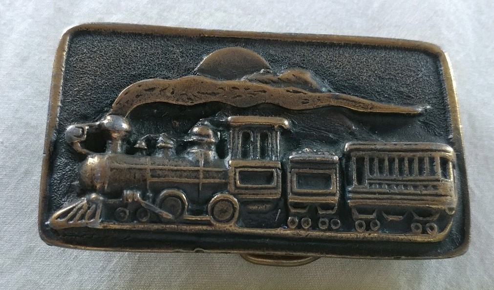 TRAIN STEAM ENGINE RUNNING SKY MOUNTAIN DARK BRASS TONE VINTAGE LOOK BELT BUCKLE