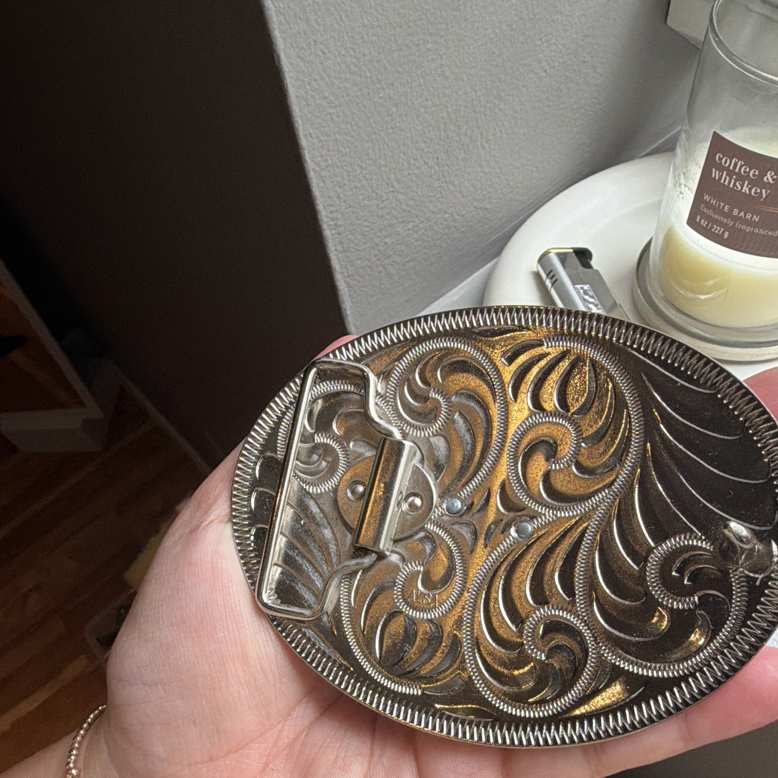 Men&rsquo;s Western Oval Belt Buckle Gold Silver Horse Head Greek Key 1.5 in