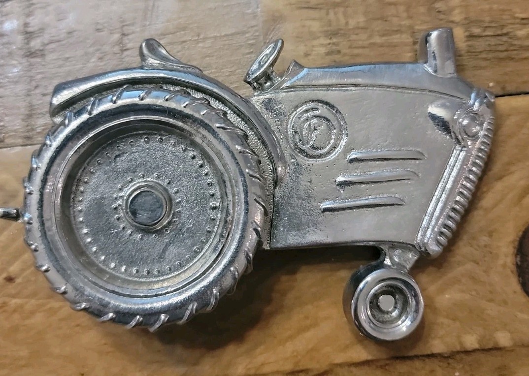 2004 Olander silver tractor belt buckle spinning back wheel