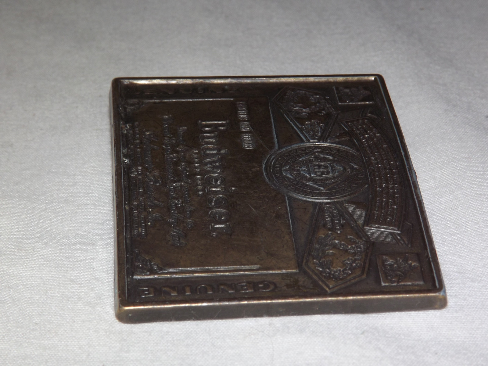VINTAGE GENUINE BUDWEISER BEER BELT BUCKLE