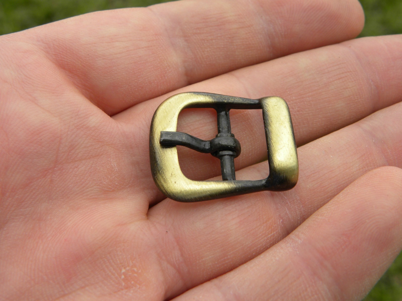 Bridle Center Bar Buckle fr 5/8 inch or 15 mm wide leather antique bronze finish