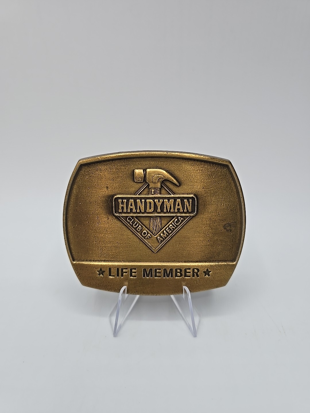 CLASSIC BELT BUCKLE HANDYMAN CLUB LIFE MEMBER 1996 TOOLS HAMMER GOLD TONE BRASS
