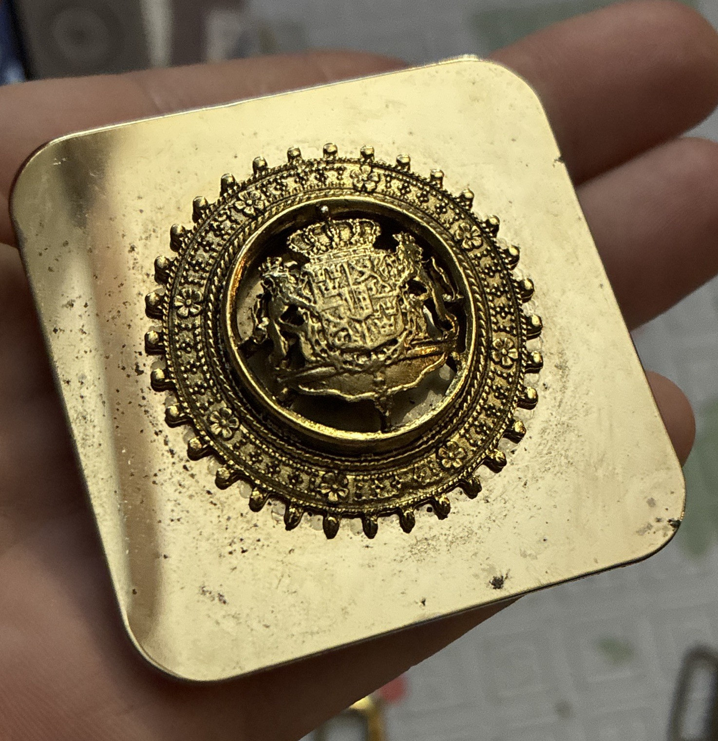 Gold Tone Metal Slide Belt Buckle Coat of Arms Crest Medallion