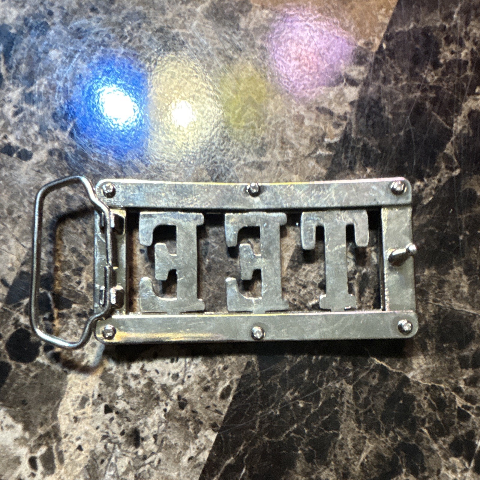 Men&rsquo;s Silver/Clear Rhinestone Bling « TEE » Metal Clip Belt Buckle 1.5 in