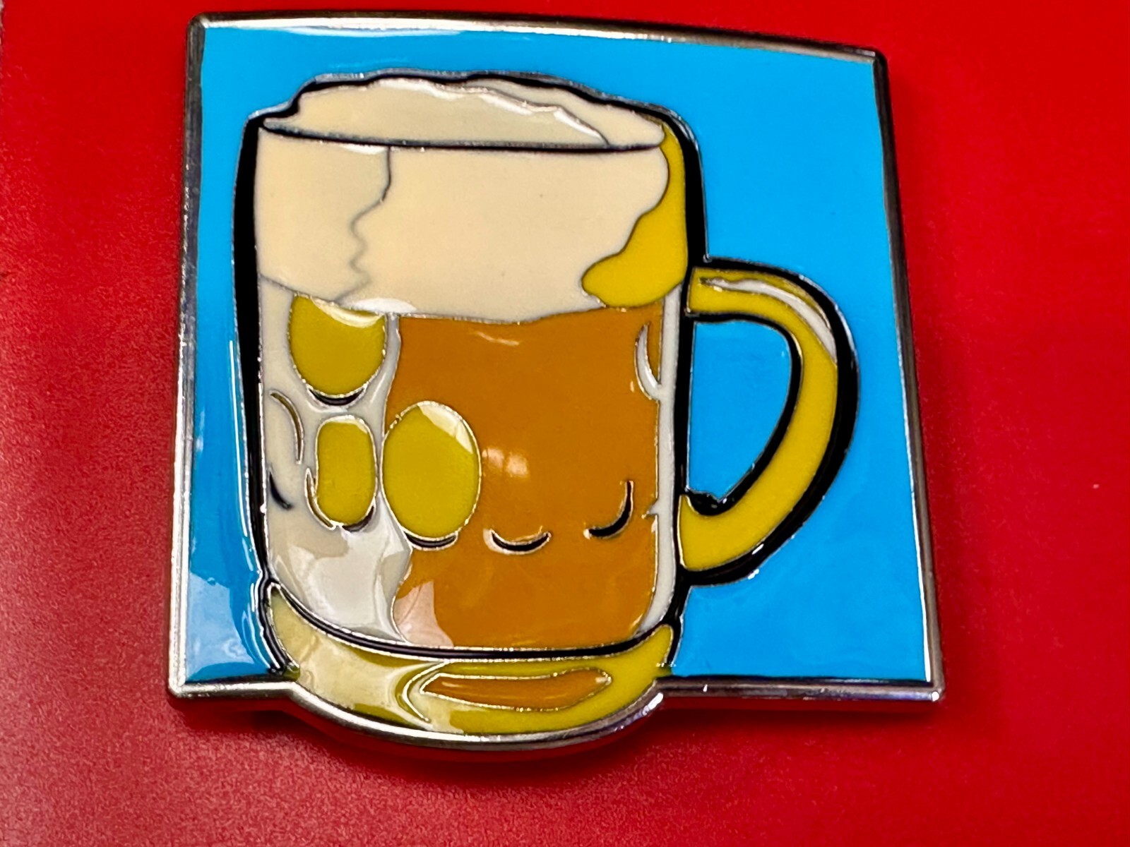 Drinking Glass Beer Mug Overflowing Beer Novelty Bar Gag Gift Belt Buckle