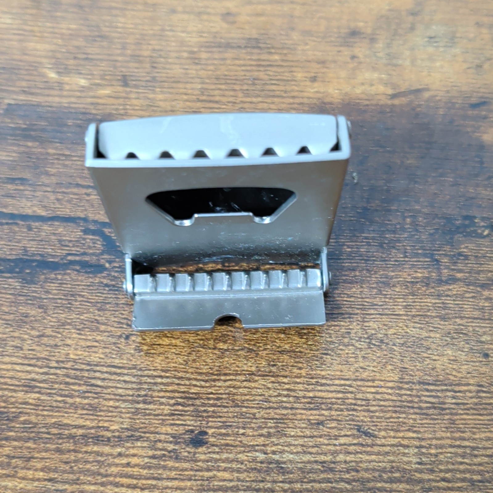 Silver Metal Automatic Latch Belt Buckle for Men, Fits 1.5 in Belt
