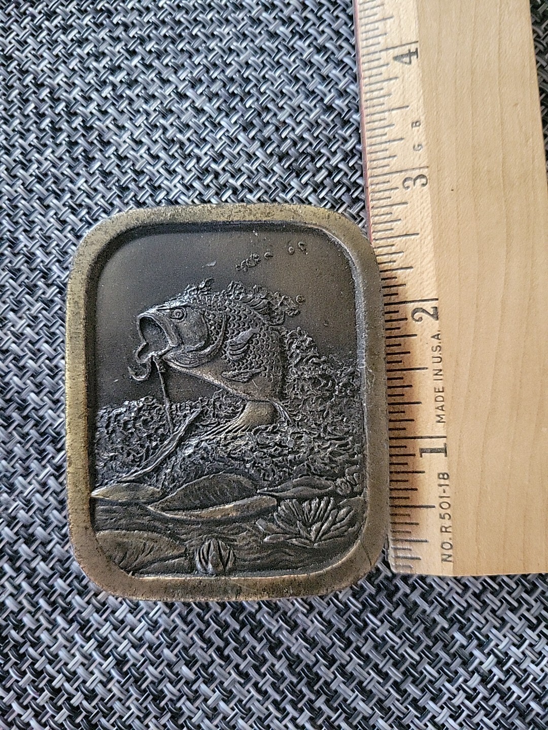 VINTAGE 1976 LARGE MOUTH BASS HOOKED ON BAIT BELT BUCKLE!!! Indiana Metal Craft