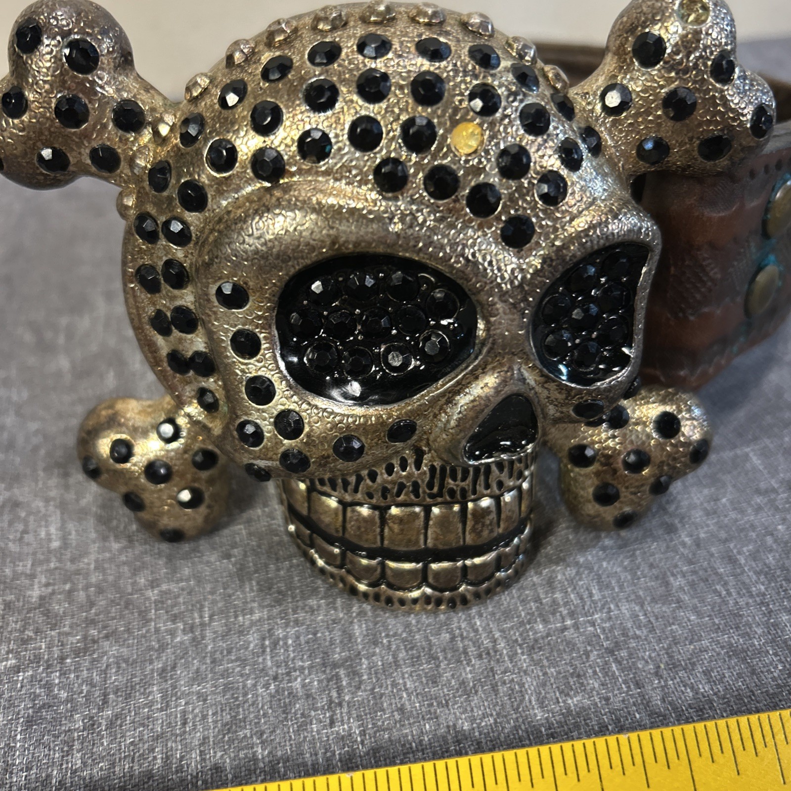 Skull Pirate And Crossbones With Black Stones Metal Belt Buckle W/Leather Belt