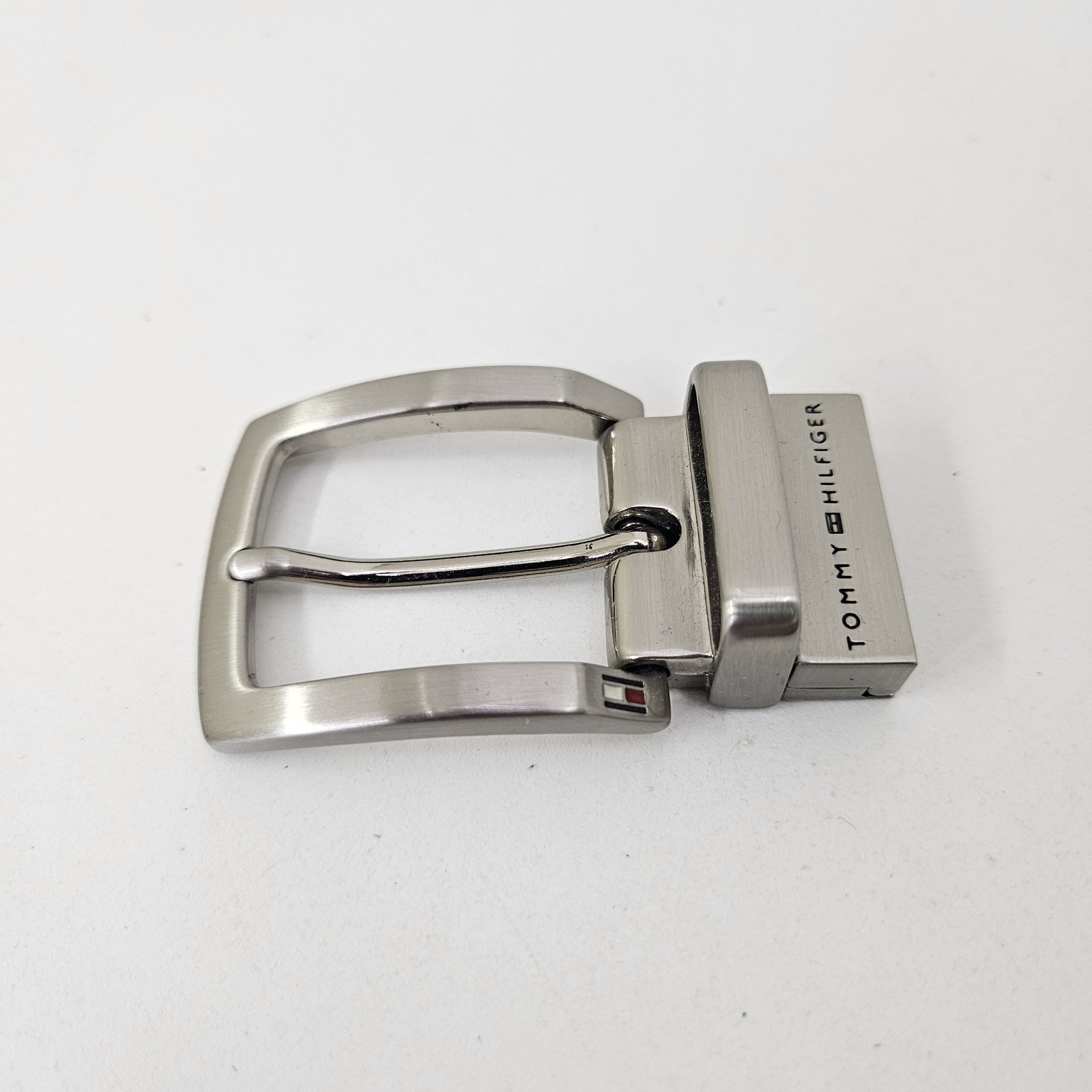 Tommy Hilfiger Men&rsquo;s Reversible Pin Belt Buckle Silver Tone 1.5&Prime; (38mm)