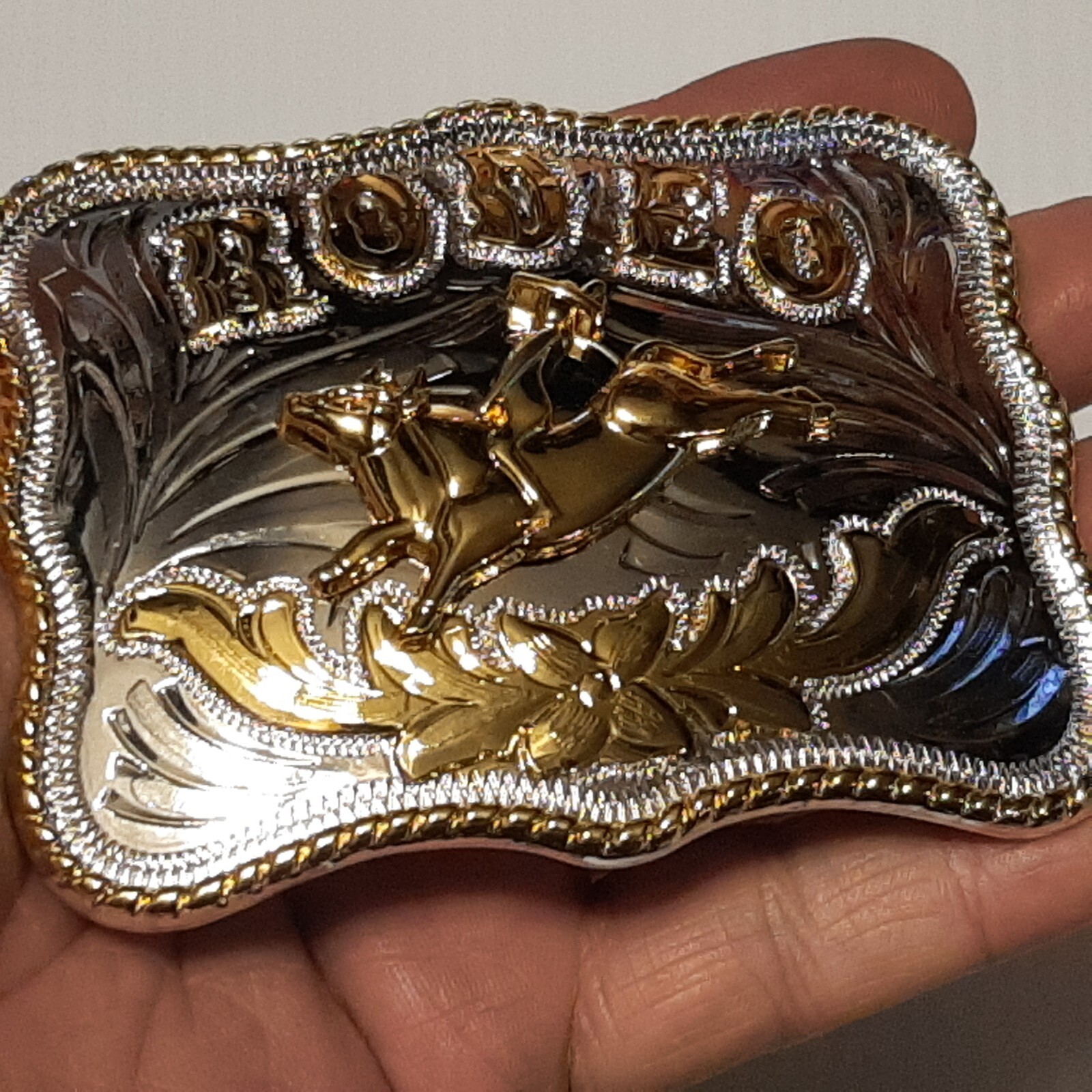 GOLD & SILVER (IN COLOR ONLY) LARGE RODEO WESTERN BULL RIDING Metal Belt Buckle