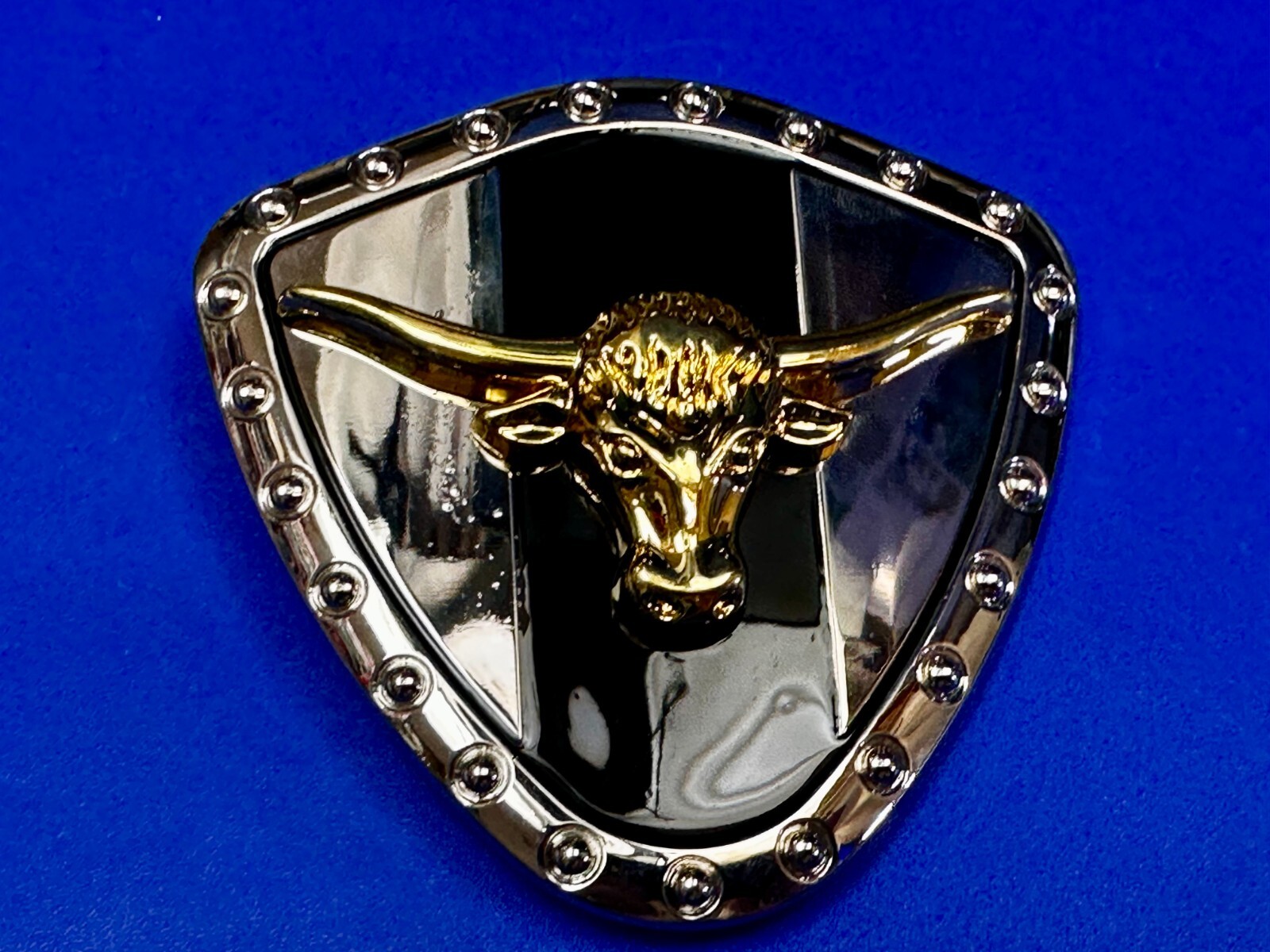 Long Horn Bull Steer Cow Black Stripe On Reflective Shield Pattern Belt Buckle