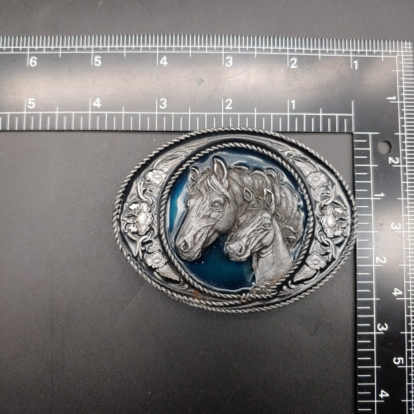 1991 Siskiyou Buckle Co A-5 Two Horses on Green Enameled Background