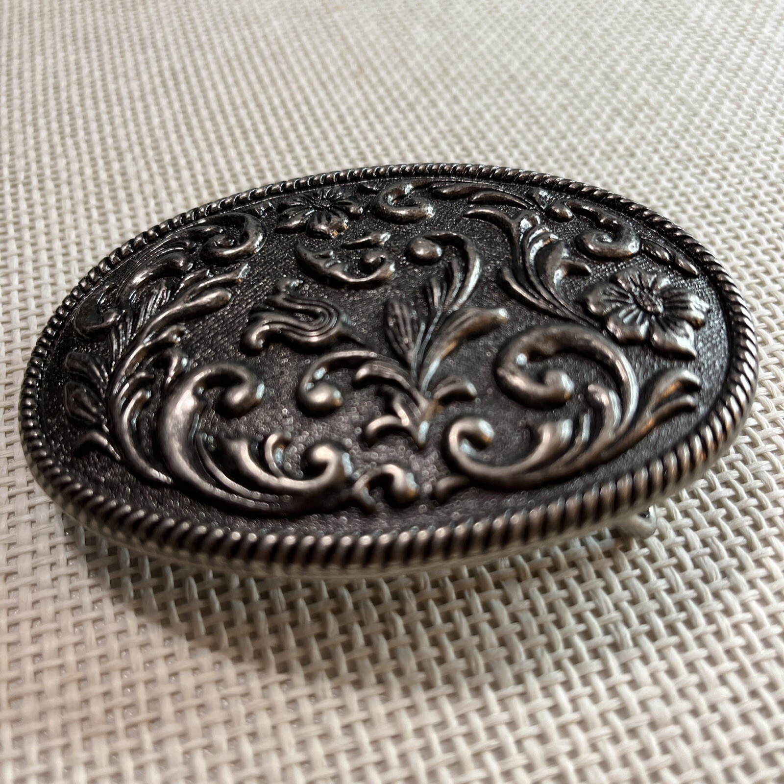 VTG Ornate Silver Pewter-toned Belt Buckle Raised Flower Filigree Scrollwork EUC
