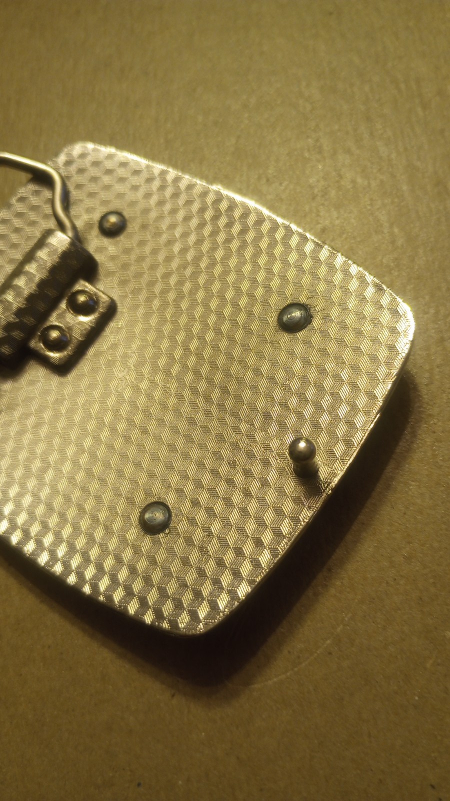 Metal Chrome Finish Monogrammed Embossed Initial « K » Belt Buckle
