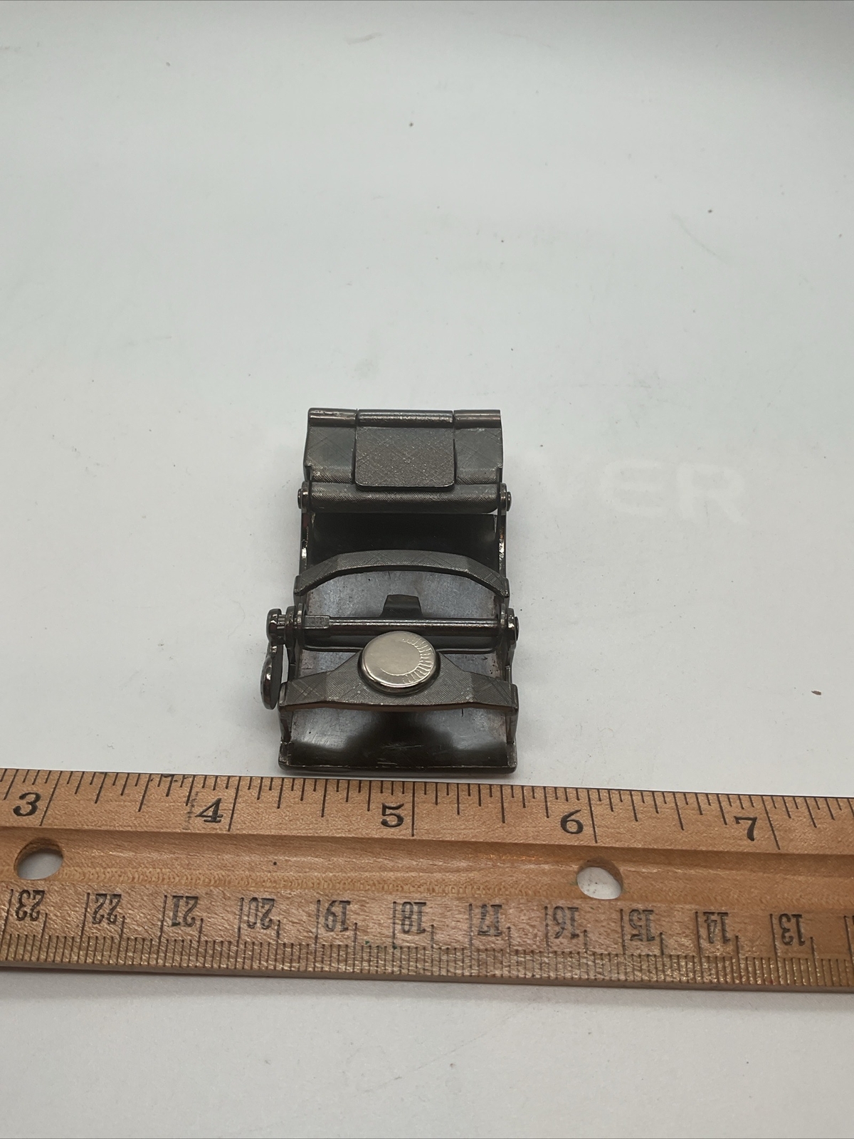 CALVIN KLEIN – Metal Belt Buckle With Gun Cutout – Black & Silver