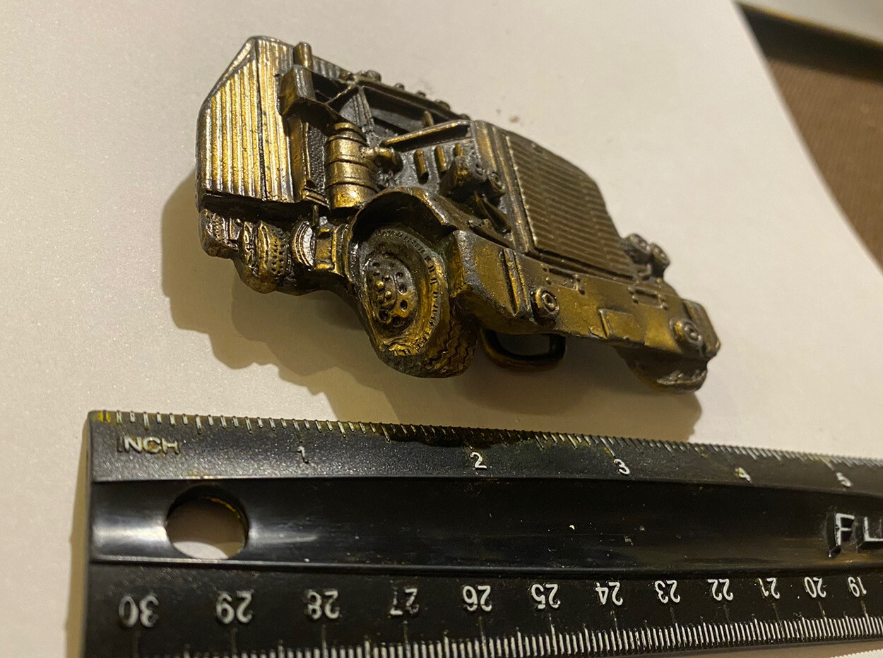 VINTAGE HEAVY METAL BRASS? BELT BUCKLE OF 3D TRUCK MACK TRUCK? UNMARKED
