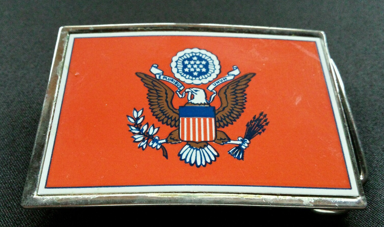 UNITED STATES SEAL EAGLE STARS & STRIPES RED BACKGROUND BELT BUCKLE