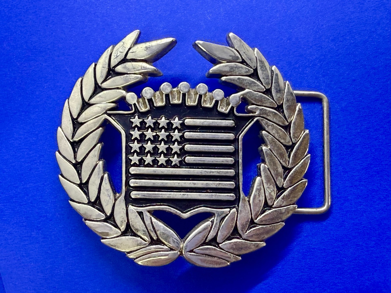 Cadillac Crown Logo Emblem Flag Silver Color Famous Stars & Straps Belt Buckle