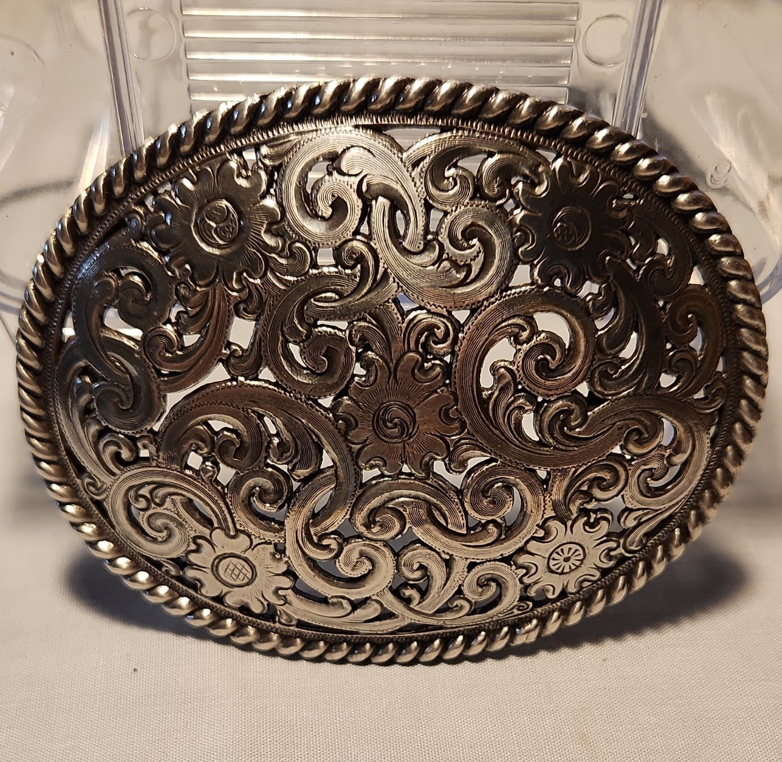 Ladies Silver Tone Oval Western Floral Engraved Belt Buckle, Fits 1.5&Prime; Belt 3.5&Prime;