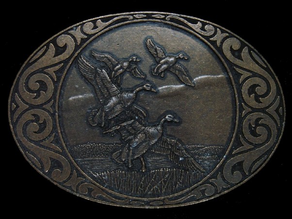 UA03103 REALLY NICE **DUCKS FLYING OVER POND** ART COMMEMORATIVE BELT BUCKLE