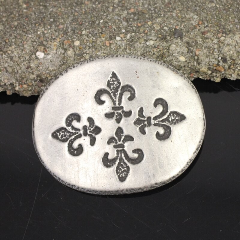 Fleur-de-Lys Belt Buckle Oval Antique Silver Hammered Effect Medieval Design