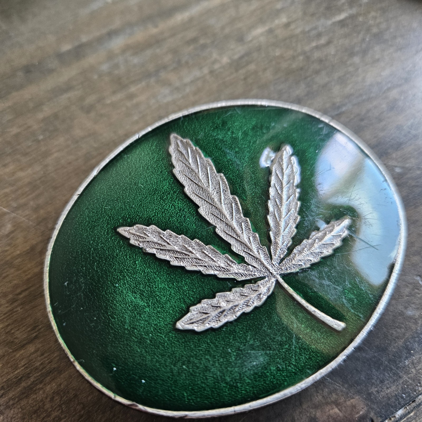RARE VINTAGE 1970&rsquo;S NICKLE & GREEN RESIN MARIJUANA LEAF 3&Prime; OVAL BELT BUCKLE