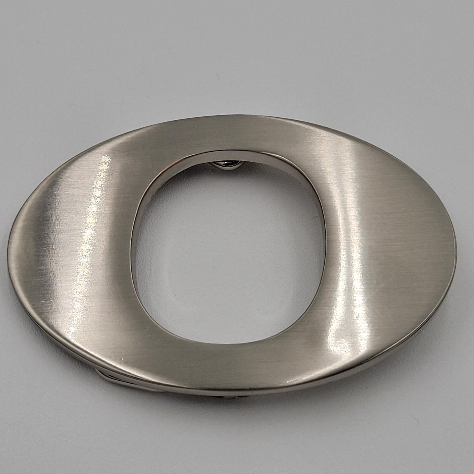 O Initial Brushed Chrome Belt Buckle 3&Prime; x 2&Prime; Up To 1 1/4&Prime; Belt