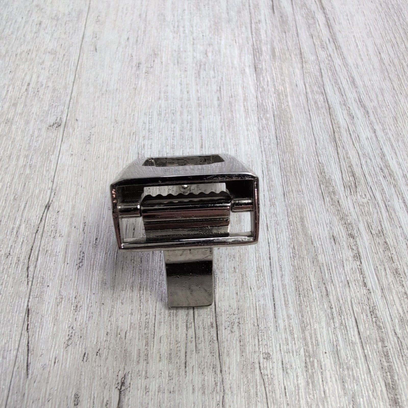 Vintage Lynx Silver Metal Belt Buckle Logo Clip On Retro Accessory