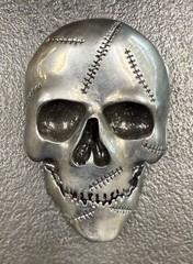 Dark Grey Skull Belt Buckle – Cracked Surface Design | Rugged and Refined