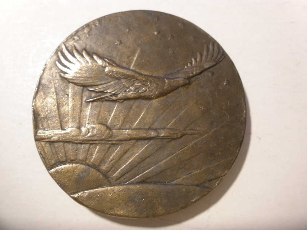 Belt Buckle American Eagle Flying in Sky 2.5&Prime; Round